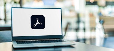 POZNAN, POL - SEP 23, 2020: Adobe Acrobat 'ın amblemini gösteren dizüstü bilgisayar, Adobe Inc..