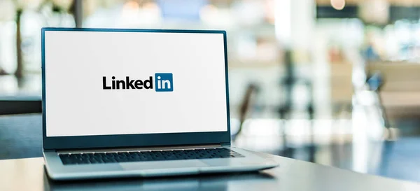 Poznan Pol Sep 2020 Комп Ютер Laptop Відображає Логотип Linkedin — стокове фото