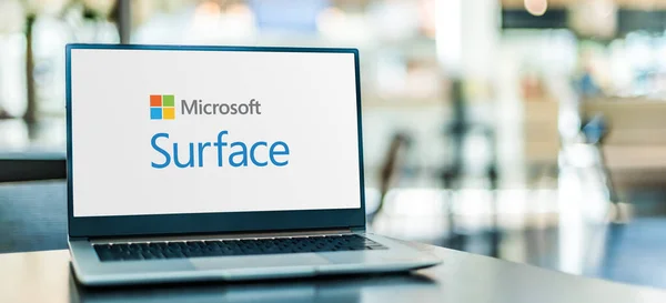 Poznan Pol Sep 2020 Портативный Компьютер Логотипом Microsoft Surface Серия — стоковое фото