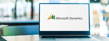 POZNAN, POL - SEP 23, 2020: Microsoft Dynamics 'in logosu, bir dizi şirket kaynak planlaması (ERP) ve müşteri ilişkileri yönetimi (CRM) yazılım uygulamaları