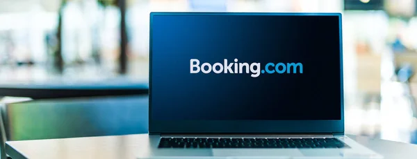 Poznan Pol Sep 2020 Laptop Computer Displaying Logo Booking Com — Stock Photo, Image