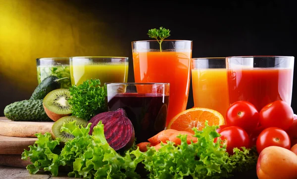 Vasos Con Zumos Frutas Vegetales Orgánicos Frescos Dieta Desintoxicación — Foto de Stock