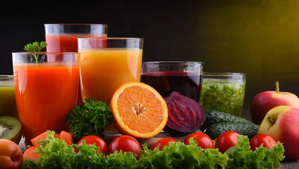 Vasos Con Zumos Frutas Vegetales Orgánicos Frescos Dieta Desintoxicación — Foto de Stock