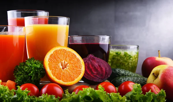 Bril Met Verse Biologische Groente Vruchtensappen Detox Dieet — Stockfoto
