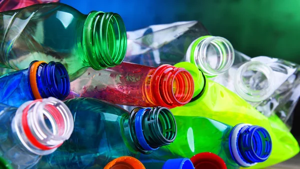 Botellas Bebidas Carbonatadas Colores Vacíos Residuos Plásticos — Foto de Stock