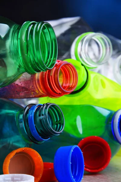 Leere Farbige Kohlensäurehaltige Getränkeflaschen Plastikmüll — Stockfoto