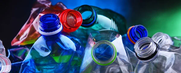 Leere Farbige Kohlensäurehaltige Getränkeflaschen Plastikmüll — Stockfoto