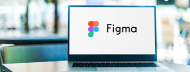 POZNAN, POL - SEP 23, 2020: Vektör grafik düzenleyici ve prototip aracı Figma 'nın logosunu gösteren dizüstü bilgisayar