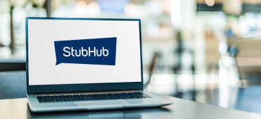 POZNAN, POL - SEP 23, 2020: StubHub 'ın logosunu gösteren dizüstü bilgisayar, bir Amerikan bilet alım-satım şirketi