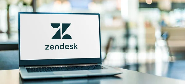 Poznan Pol Sep 2020 Ноутбук Компьютер Логотипом Zendesk Inc Компания — стоковое фото
