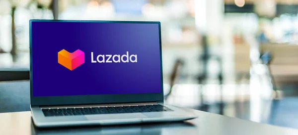 Познан Пол Сентября 2020 Года Ноутбук Логотипом Lazada Международной Компании — стоковое фото