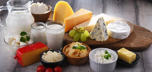 Una Variedad Productos Lácteos Incluyendo Queso Leche Yogur — Foto de Stock