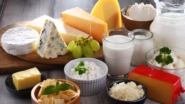 Mängd Mejeriprodukter Inklusive Ost Mjölk Och Yoghurt — Stockfoto