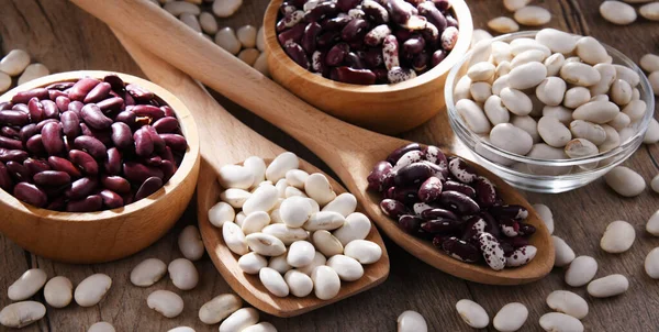 Composición Con Frijoles Secos Sobre Mesa — Foto de Stock