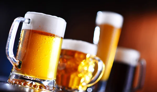 Zusammensetzung Mit Verschiedenen Gläsern Bier — Stockfoto