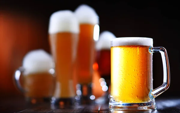 Samenstelling Met Verschillende Soorten Glazen Bier — Stockfoto
