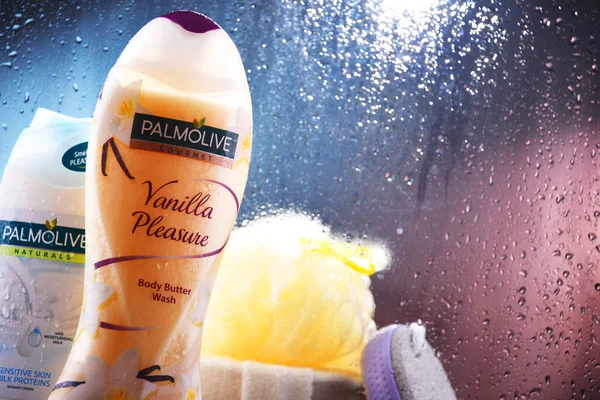 POZNAN, POL - OCT 23, 2020: Amerikan Colgate-Palmolive firması tarafından üretilen Palmolive ürünleri. 1898 'de tanıtıldı ve küresel olarak satıldı..