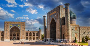 Semerkant, Özbekistan - 8 Mayıs 2019: Registan, Semerkant antik kentinin kalbinde eski bir meydan, Özbekistan. 