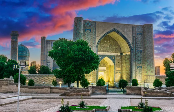 毕比汗清真寺在撒马尔罕 乌兹别克斯坦 — 图库照片