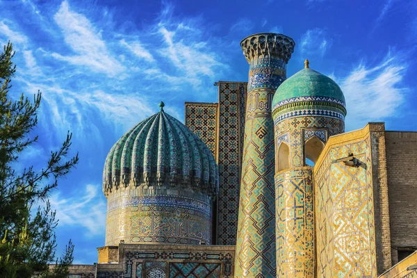 Registan Mimarisi, Semerkant antik kentinin kalbinde eski bir halk meydanı, Özbekistan. 
