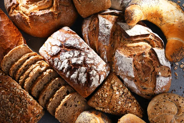 Diverse Bakkerijproducten Met Inbegrip Van Brood Broodjes — Stockfoto