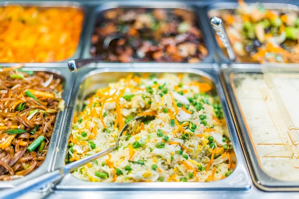 Comida Asiática Tradicional Vendida Num Centro Comercial Europeu — Fotografia de Stock