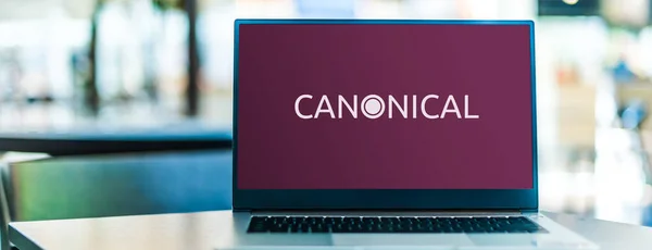Poznan Pol Feb 2021 Laptop Komputer Wyświetlający Logo Canonical Firma — Zdjęcie stockowe
