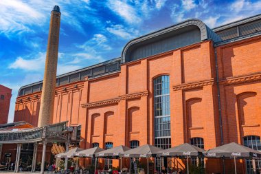 POZNAN, POL - SEP 8, 2021: Poznan, Polonya 'daki Alışveriş, Sanat ve İş Merkezi 