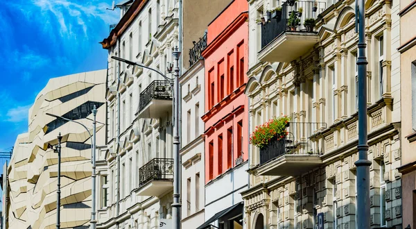 POZNAN, POL - SEP 8, 2021: Poznan Eski Kasabası, Polonya 'nın Wielkopolska ilindeki Mimari