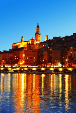 gece Menton şehir. Fransız Rivierası