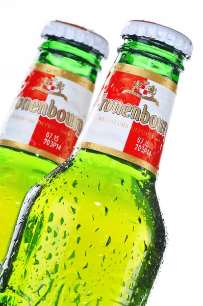 Пляшку пива kronenbourg ізольовані на білому — стокове фото