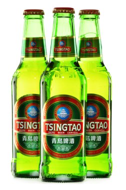 tsingtao bira üzerine beyaz izole