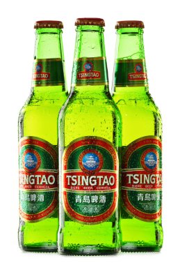 tsingtao bira üzerine beyaz izole