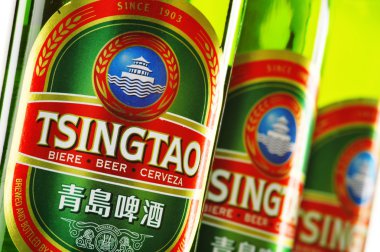 tsingtao bira şişesi ile kompozisyon