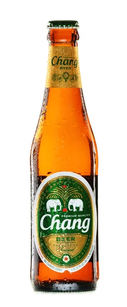 Пляшку пива Чанг ізольовані на білому — стокове фото