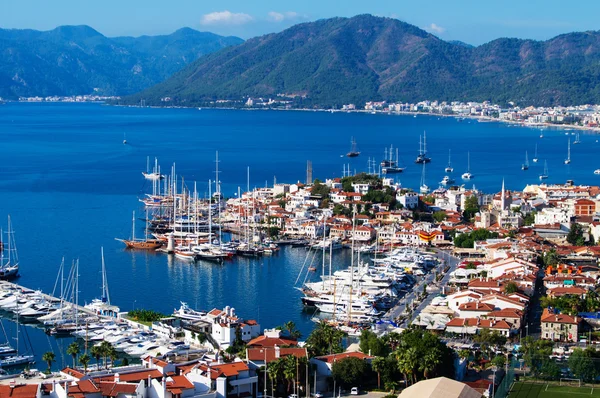 Weergave van marmaris harbor aan Turkse Rivièra. — Stockfoto