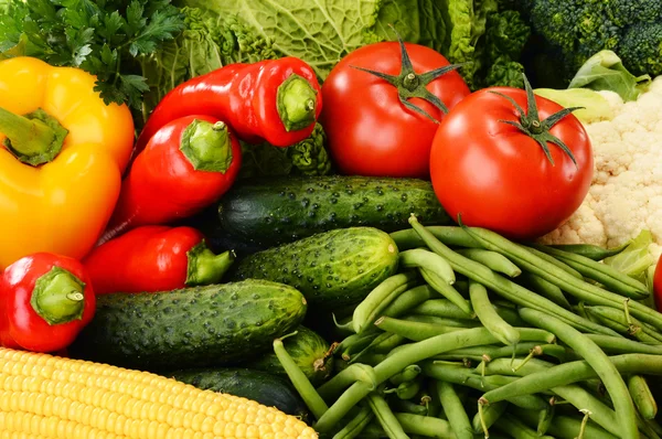 Mängd färska ekologiska grönsaker. detox diet — Stockfoto