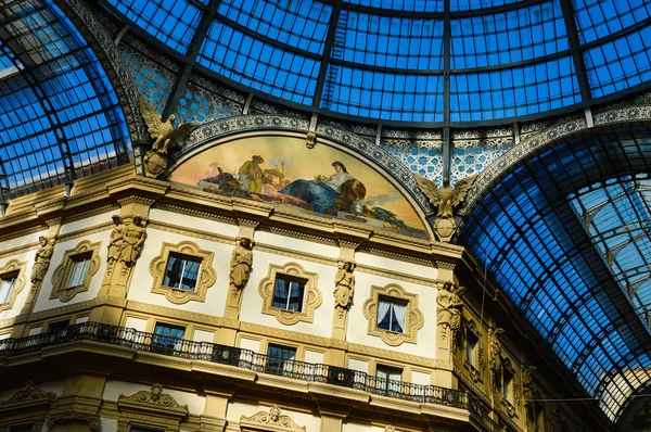 Galleria Vittorio Emanuele II en el centro de Milán, Italia — Foto de Stock