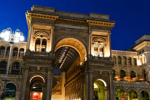 Galleria Vittorio Emanuele II en el centro de Milán, Italia — Foto de Stock