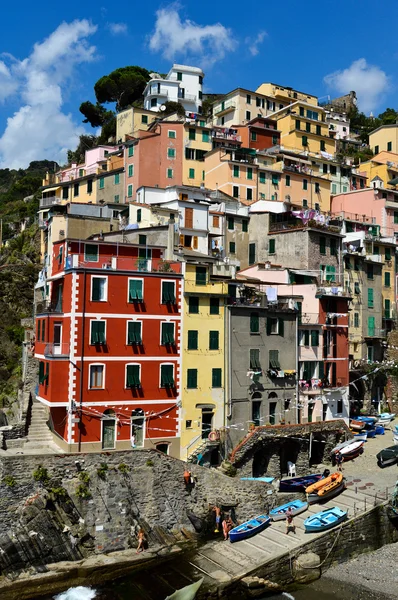 Arquitectura mediterránea tradicional de Riomaggiore, Italia — Foto de Stock