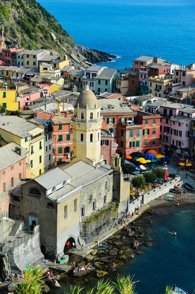 Traditional Mediterranean architecture of Vernazza, Italy — Stock Photo, Image