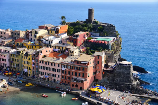 Arquitectura mediterránea tradicional de Vernazza, Italia — Foto de Stock