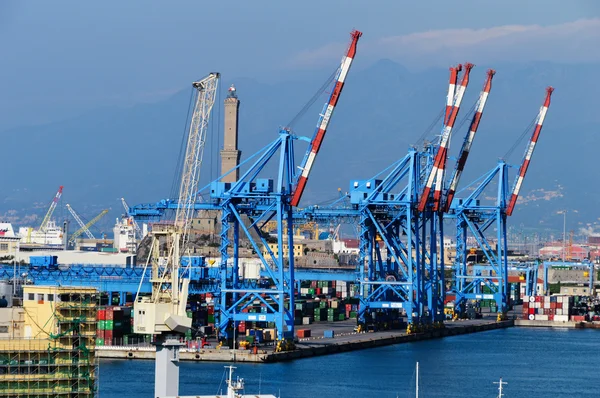 Kilátás nyílik a kikötő, Genova, Olaszország — Stock Fotó