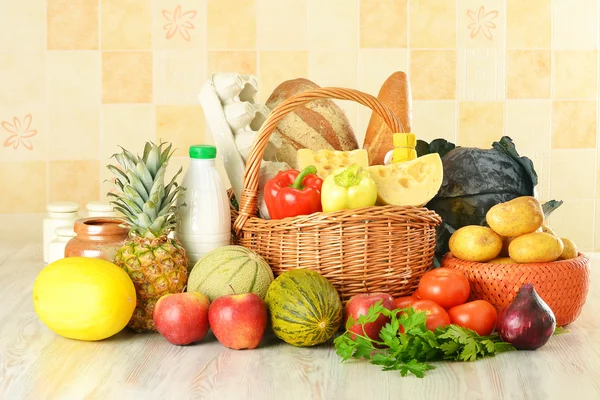 Groceries in wicker basket — Stock Photo, Image