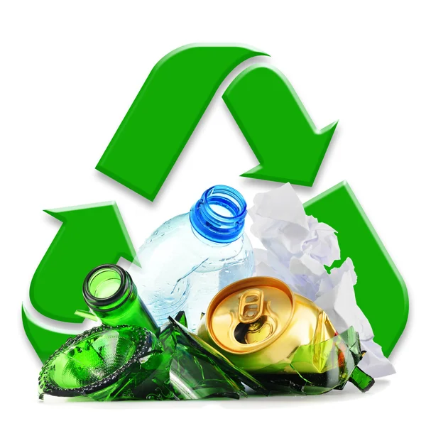 Cam plastik metal ve kağıttan oluşan geri dönüşümlü çöp.