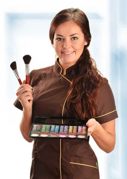 Professional beautician holding brushes — Stock Photo, Image