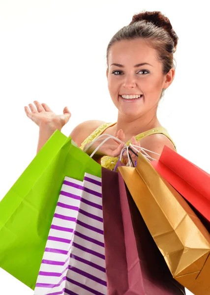 Jeune femme avec des sacs à provisions isolés sur blanc — Photo