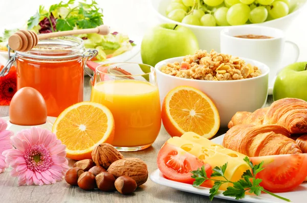 Composición con desayuno en la mesa. Dieta equilibrada . — Foto de Stock