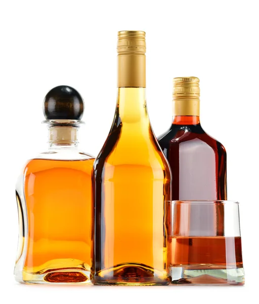 Bottles and glasses of alcoholic beverages isolated on white — Stock Photo, Image