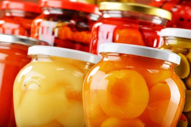 Kavanoz turşu sebze ve meyve kompostolar sıkışmaları ile